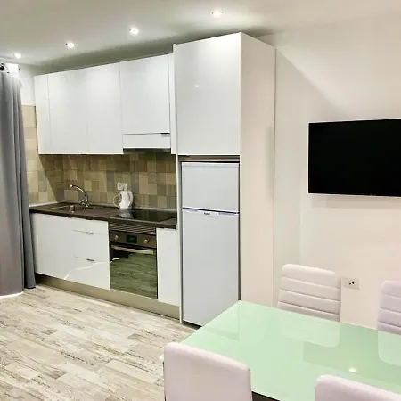 Modern In Pool View 38 M²